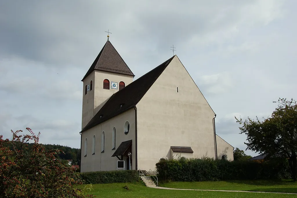 Die katholische Pfarrkirche Mariä Aufnahme in Daßwang bei Seubersdorf: