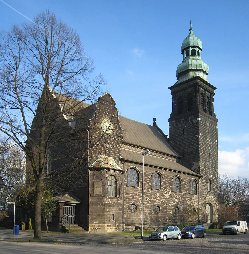 Christuskirche Duisburg-Neudorf, Außenansicht (2009) von Westen