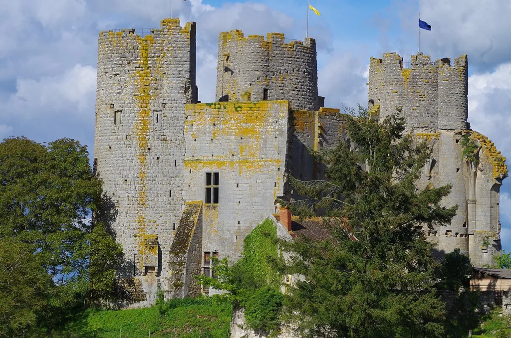 Bourbon l'Archambault Castle