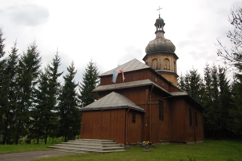 Siedliska - drewniana cerkiew greckokatolicka z 1860 r. pw. św. Michała Archanioła (rozbudowana w 1913, od 1949 kościół rzymskokatolicki)