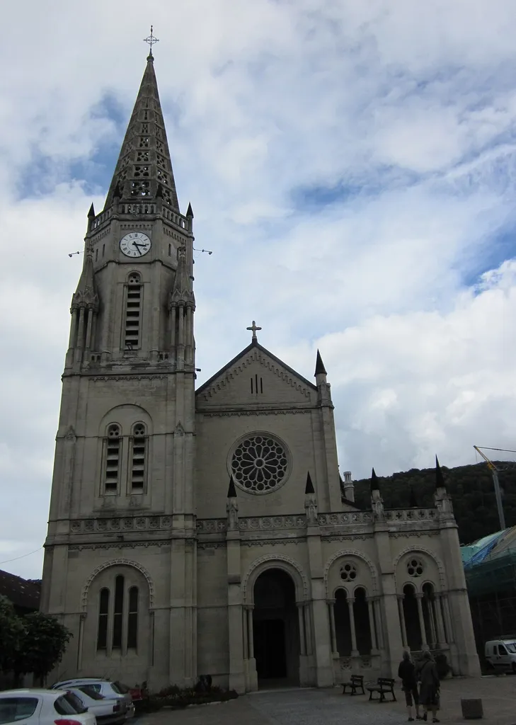 Eglise de la Nativité-de-Notre-Dame à Pont-de-Roide - L’église a été construite de 1927 à 1931 par l’architecte Lucien Reboux. Elle remplaçait l’ancienne église de 1753.