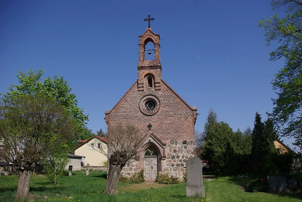 Schönefeld in Brandenburg. Die Kirche im Ortsteil Rotberg. Die Kirche ist ein geschütztes Denkmal.