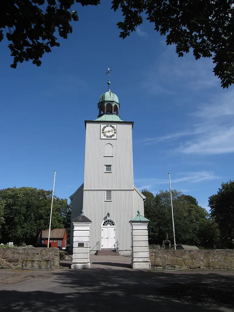 Vallø kirke er en langkirke i tre fra 1782 på Vallø utenfor Tønsberg.