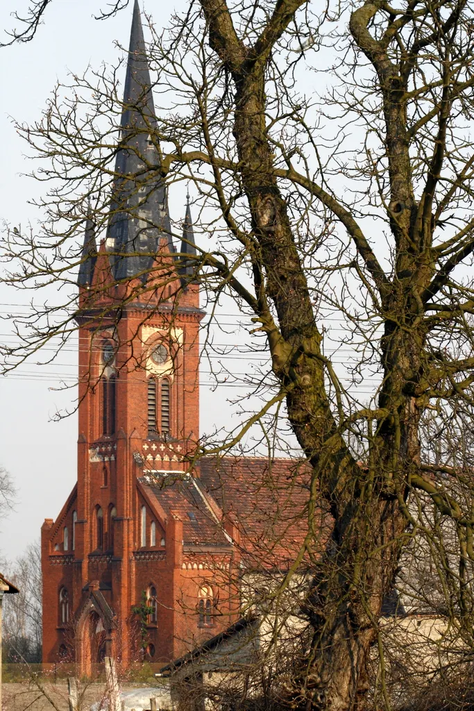 Lemierzyce, kościół parafialny p.w. śś. Apostołów Piotra i Pawła z 1853 (zabytek nr rejestr. L-256/A)
