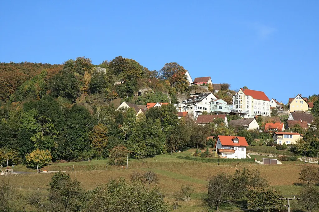 Ansicht von Osternohe mit der Burgruine aus südlicher Richtung