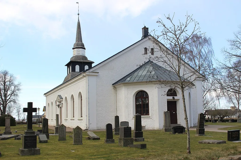 Ränneslövs kyrka från sydost.