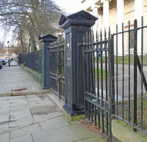 Gates, Gatepiers And Perimeter Walls To St Bride's Churchyard