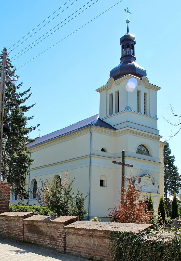 Równe - kościół parafialny p.w. śś. Piotra i Pawła, 1550, 1827-1832 (zabytek nr 640/59).