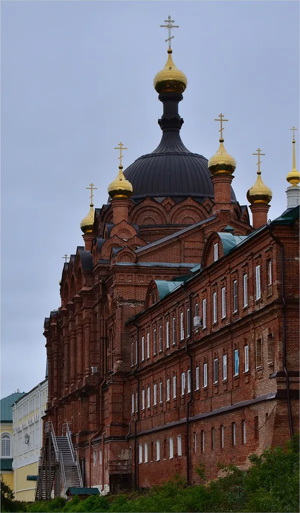 церковь преподобного Серафима Саровского (Троицкая по постановлению): проспект Мира, 40, Саров, Нижегородская область