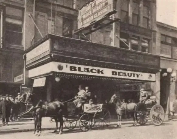 Lyric Theatre, 711 Hennepin Avenue