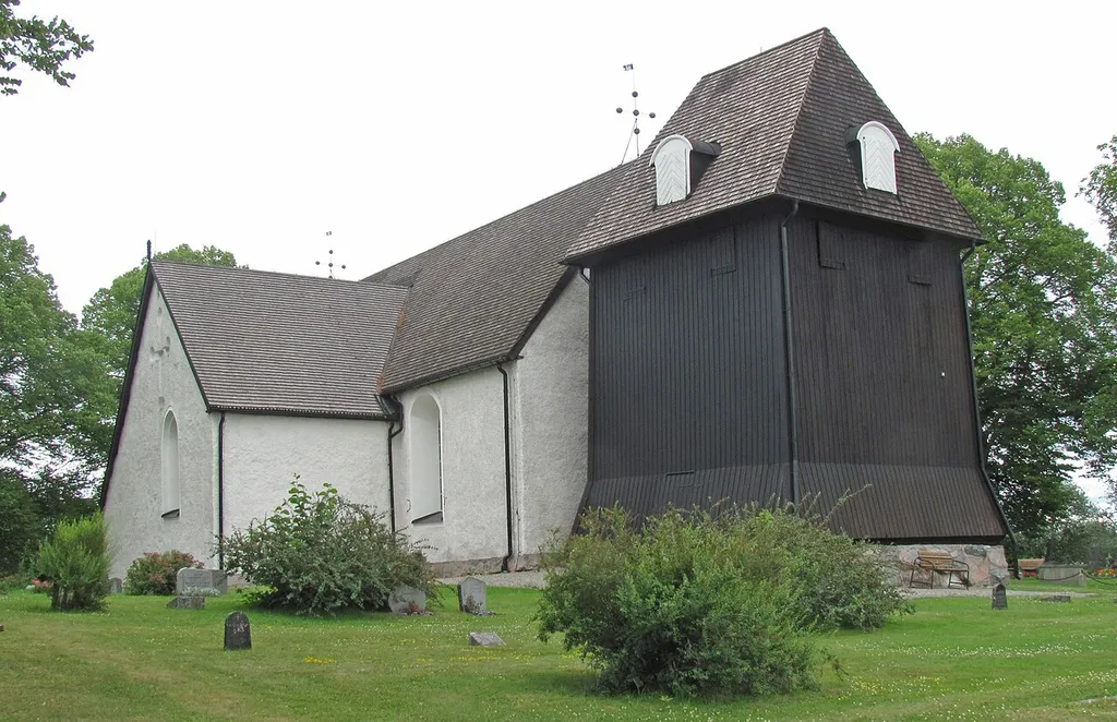 Säby kyrka, Västmanland, från nordväst.