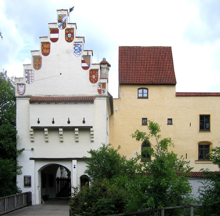 Burg Gruenwald Eingangstor Photograph: Rufus46 Date: 05.06.2006