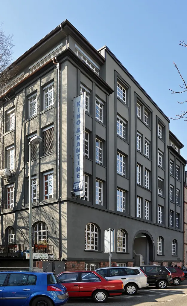 Hamburger Allee 45 in Frankfurt. Früher Sitz des English Theatre, heute des Orfeo