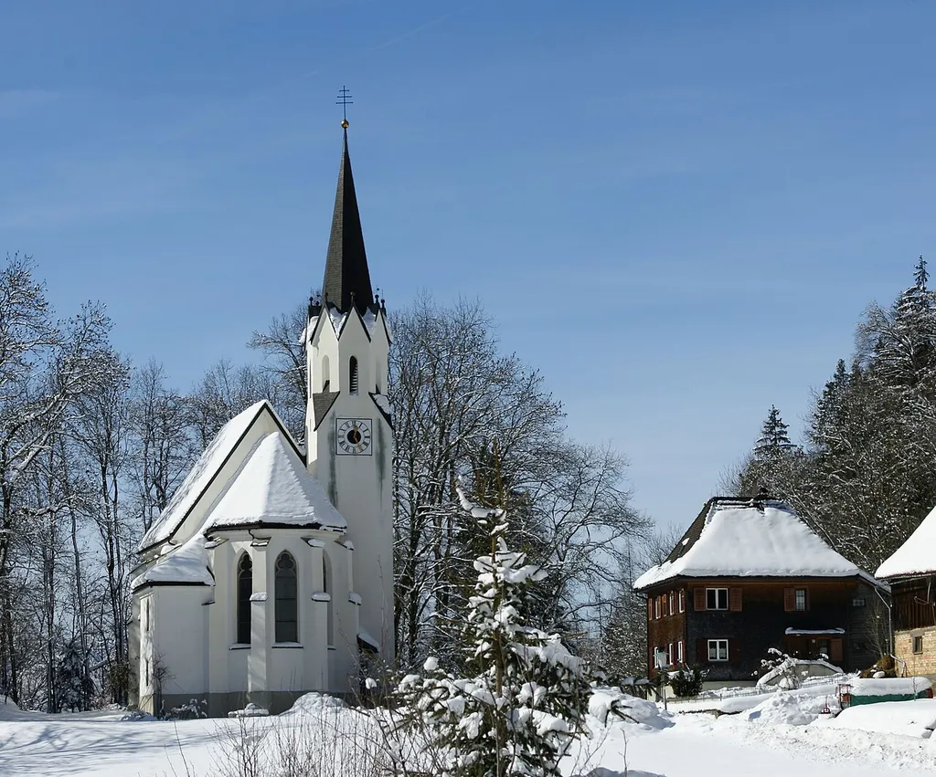 Panorama mit 5 Bilder. Die Kirche Hl. Wolfgang von Meschach bei Götzis wurde im neugotischen Stil 1881 bis 1883 errichtet.