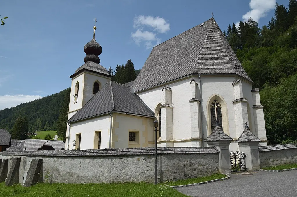 Kath. Pfarrkirche Mariä Geburt und Friedhof