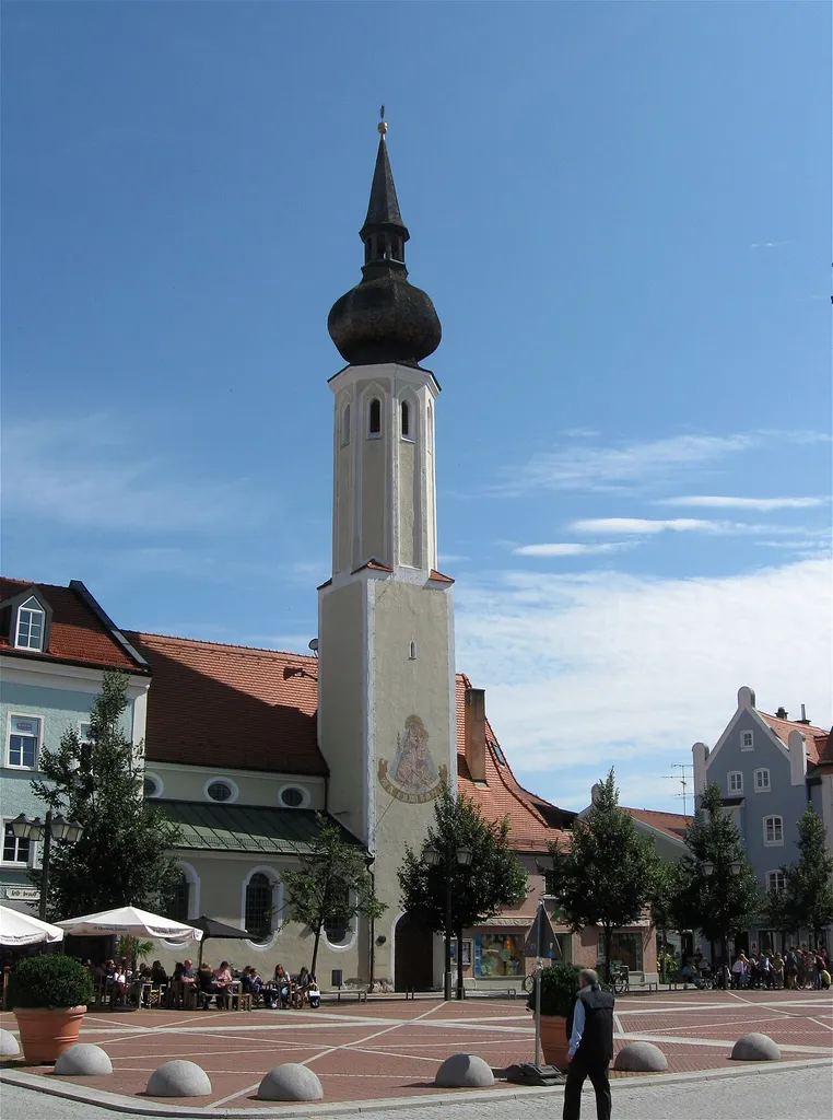 Schrannenplatz 3. Ehem. Frauenkirche, Ende 14. Jh., seit dem 19. Jh. profanisiert.