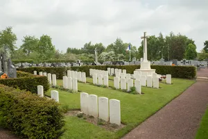 Sailly-sur-la-Lys Churchyard