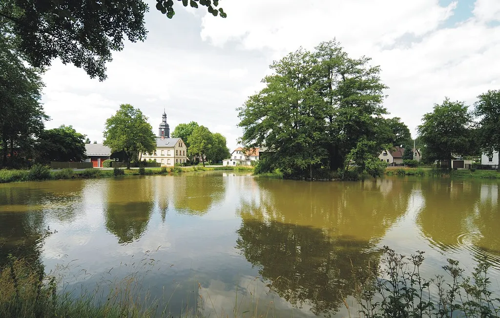 Posseck, Blick zur Kirche (Sachsen, Deutschland)