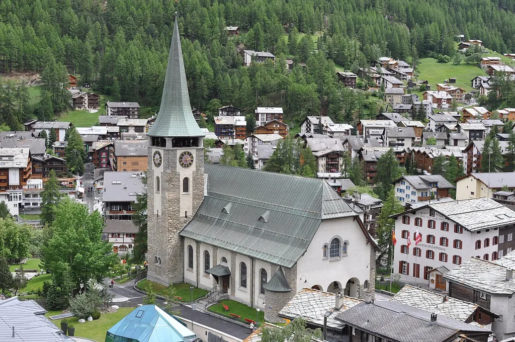 Die katholische Pfarrkirche St. Mauritius in Zermatt
