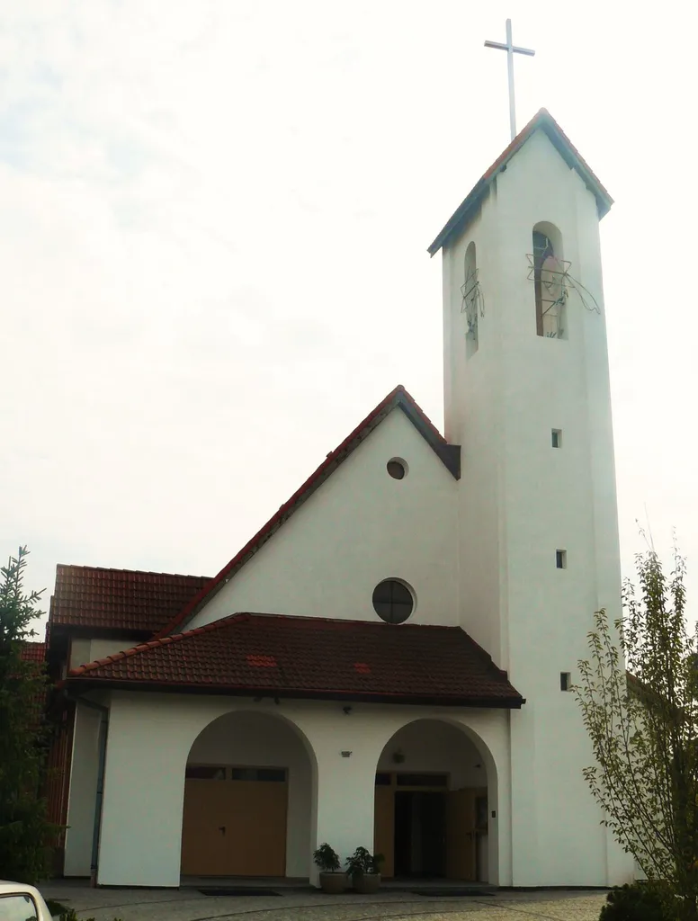 Kościół św. Faustyny w Plewiskach.