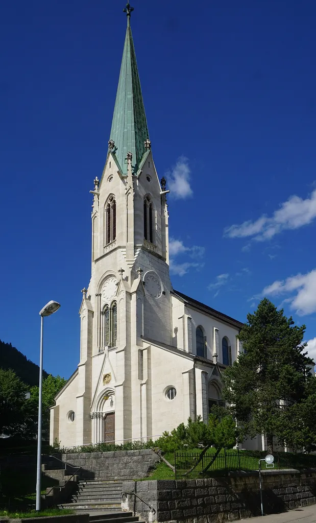Saint-Martin Westfassade von unten