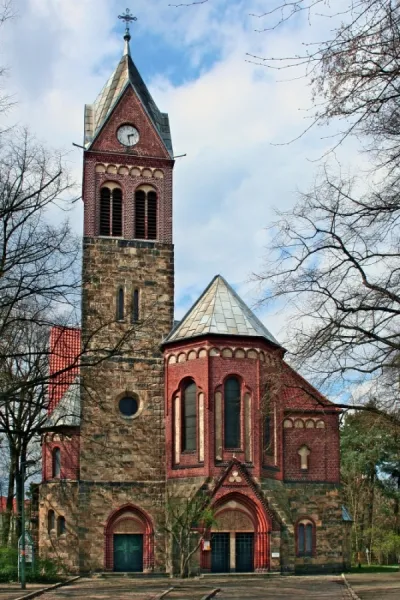 Friedenskirche Grünau ( Ansicht aus SO )