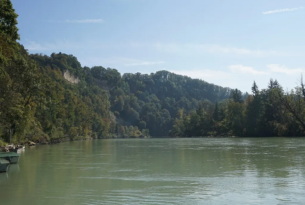 Runtigenflueh über der Aare. Standort der Burg Oltigen