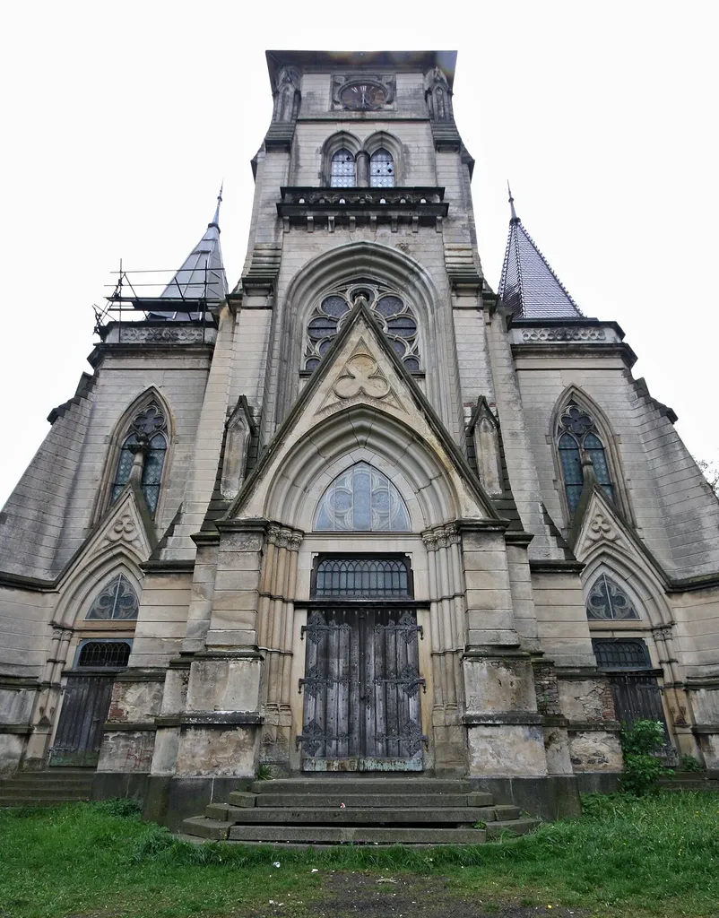 Varnsdorf, kostel svatého Karla Boromejského, severozápadní průčelí.