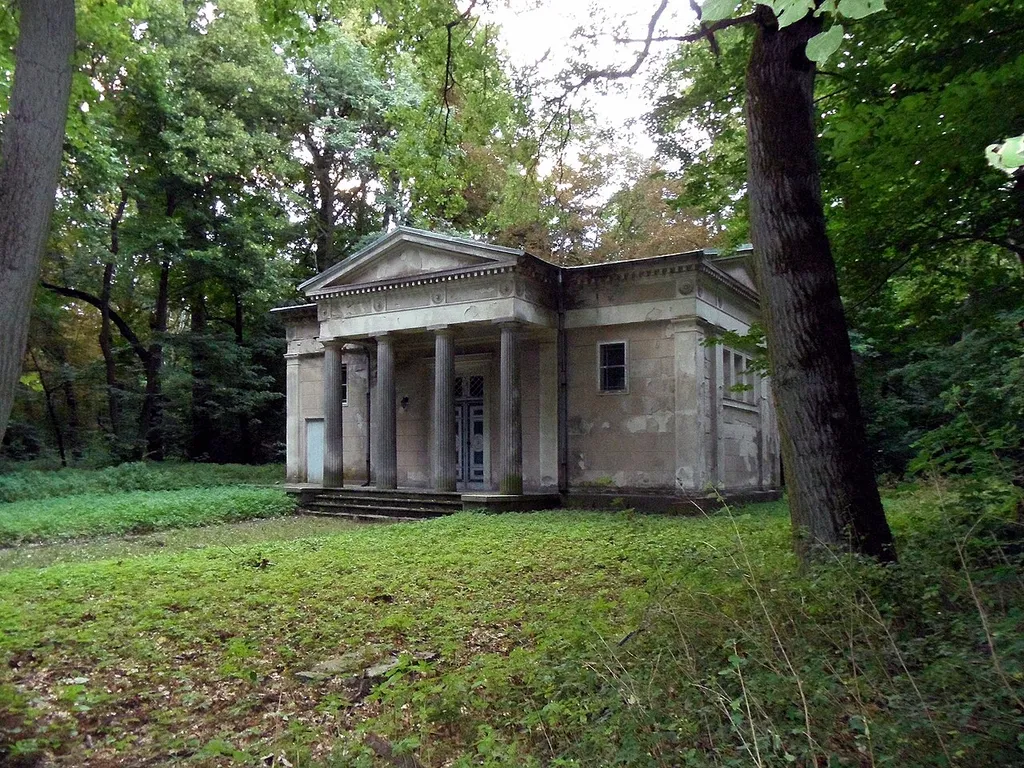 Vormaliges Mausoleum der Fam. von Eickstedt - seit 1897 Dorfkirche Koblentz Datum: 19.08.2011 Urheber: onnola (Flickr-User) Quelle: https://www.flickr.com/photos/30845644@N04/6143173877/