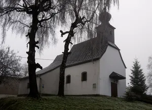 Kath. Filialkirche hl. Erasmus und ehem. Friedhofsfläche