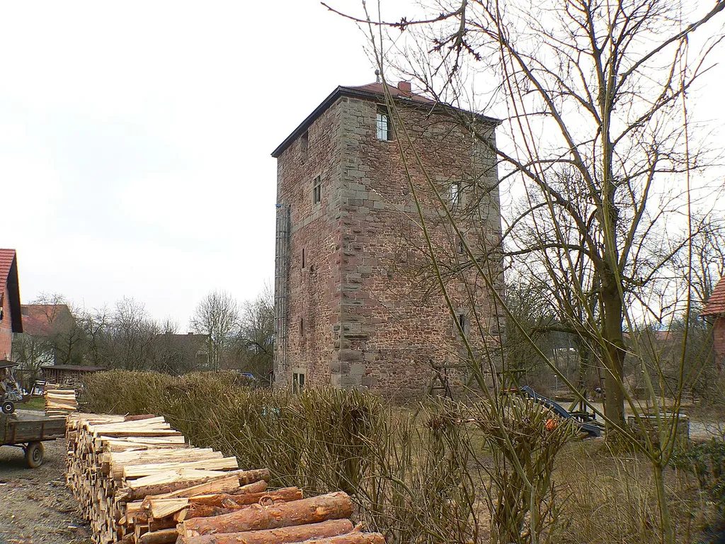 Burg Holzheim (Dicker Turm) in Haunetal-Holzheim, Hessen, Regierungsbezirk Kassel, Landkreis Hersfeld-Rotenburg