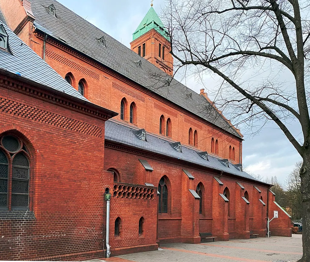 Katholische Bonifatiuskirche in Hamburg-Eimsbüttel, Südostseite