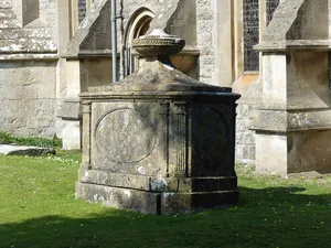 Unidentified monument, in churchyard at south east corner of Holy Trinity Church