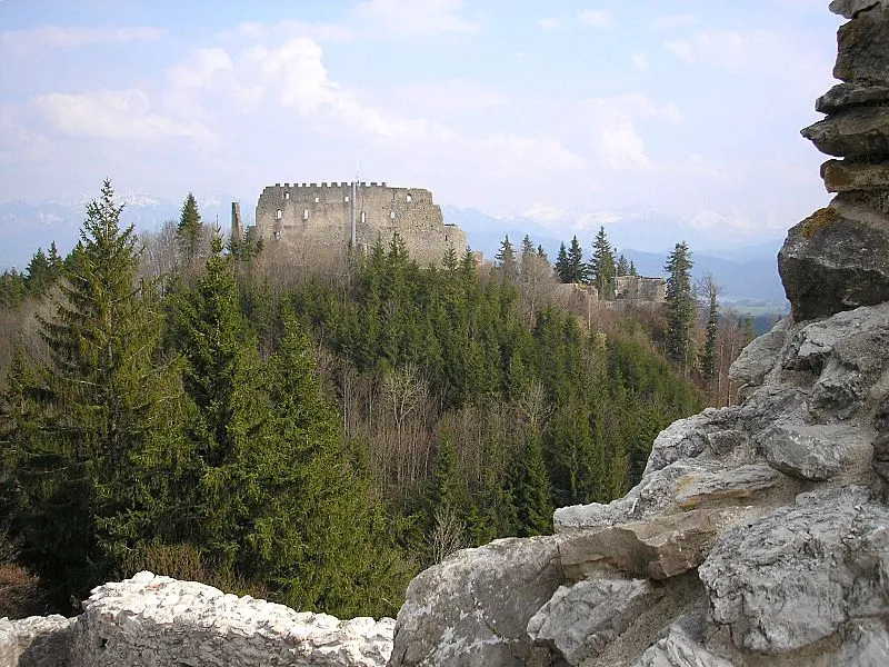 Burg Eisenberg bei Pfronten (Allgäu). Ansicht von der Nachbarburg Hohenfreyberg.