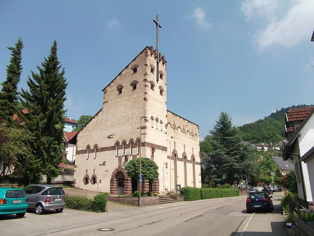 Heilig-Kreuz-Kirche an der Wildbader Straße in Neuenbürg