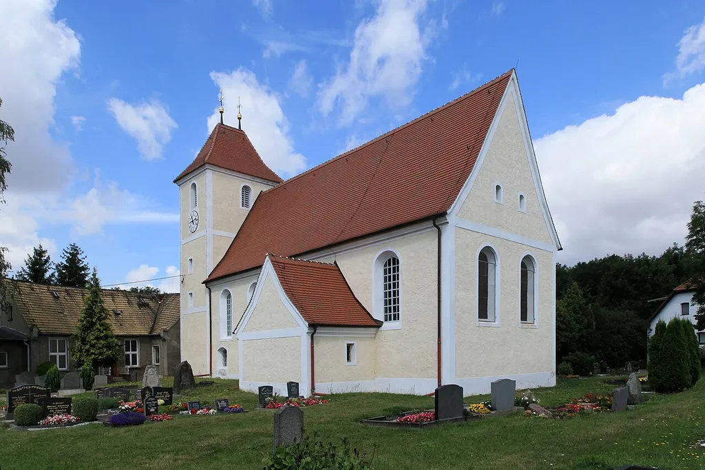 Friedhof und Dorfkirche Weltewitz, Lindenplatz in Weltewitz, Jesewitz