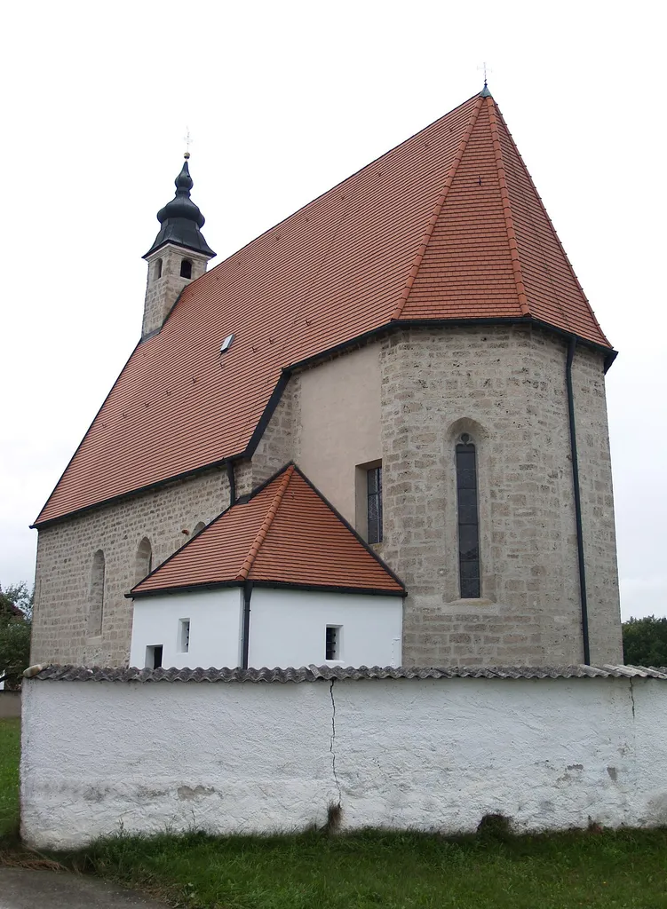 This is a photograph of an architectural monument.It is on the list of cultural monuments of Bayern, no. D-1-89-135-24.