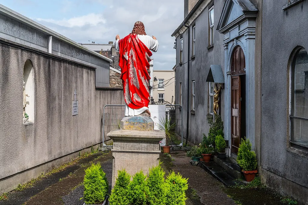 There are many churches in the City of Waterford but this one is not easy to find as one can only gain access through an unattractive carpark and to find it you really need to know its exact location. The official description still readsreads as follows: “St. Patrick’s Church in Chapel Lane is that great rarity in Ireland that is an eighteenth century Catholic chapel. There are records of Mass being celebrated here as early as 1704. From the outside, the building looks like a large storehouse. The interior is a single cell with a horseshoe shaped gallery. St. Patricks Church has considerable charm and is vividly evocative of the period in which it was built.” However, I believe that it is now exclusively [or acts as] a Russian Orthodox church. Initially, the parish had the status of an attached community to the Patriarchal Representation of Holy Apostles Peter and Paul in Dublin, but in 2010 the Holy Synod of the Russian Orthodox Church decided to include it in the Munster deanery of the Diocese of Sourozh of the Moscow Patriarchate. There are many churches in the City of Waterford but this one is not easy to find as one can only gain access through an unattractive carpark and to find it you really need to know its exact location. The official description still readsreads as follows: “St. Patrick’s Church in Chapel Lane is that great rarity in Ireland that is an eighteenth century Catholic chapel. There are records of Mass being celebrated here as early as 1704. From the outside, the building looks like a large storehouse. The interior is a single cell with a horseshoe shaped gallery. St. Patricks Church has considerable charm and is vividly evocative of the period in which it was built.” However, I believe that it is now exclusively [or acts as] a Russian Orthodox church. Initially, the parish had the status of an attached community to the Patriarchal Representation of Holy Apostles Peter and Paul in Dublin, but in 2010 the Holy Synod of the Russian Orthodox Church