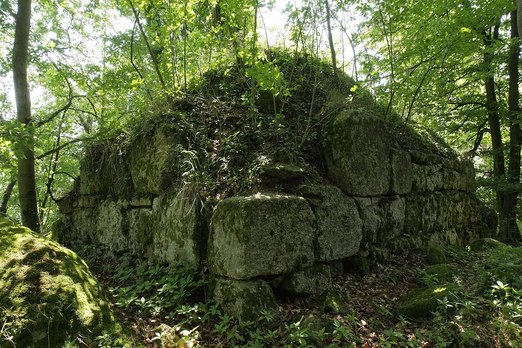 Burgstall Zangenfels - Nordwestecke der Bergfriedruine