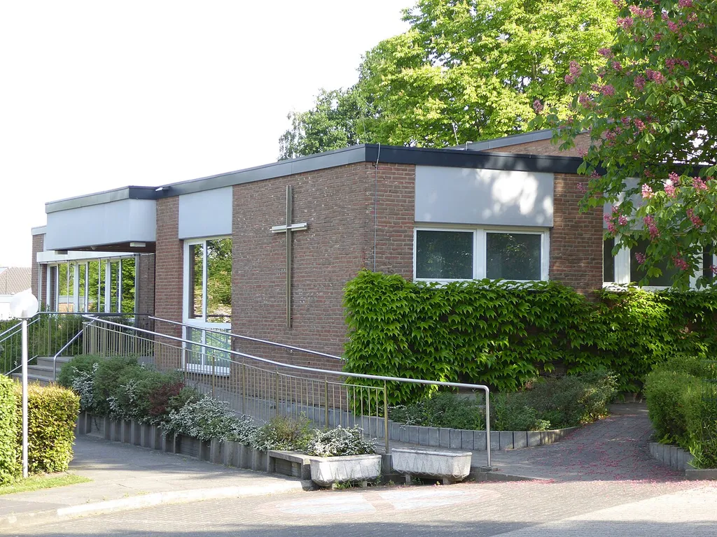 Ev. Dornbuschkirche, erbaut 1974, in Bonn-Holzlar