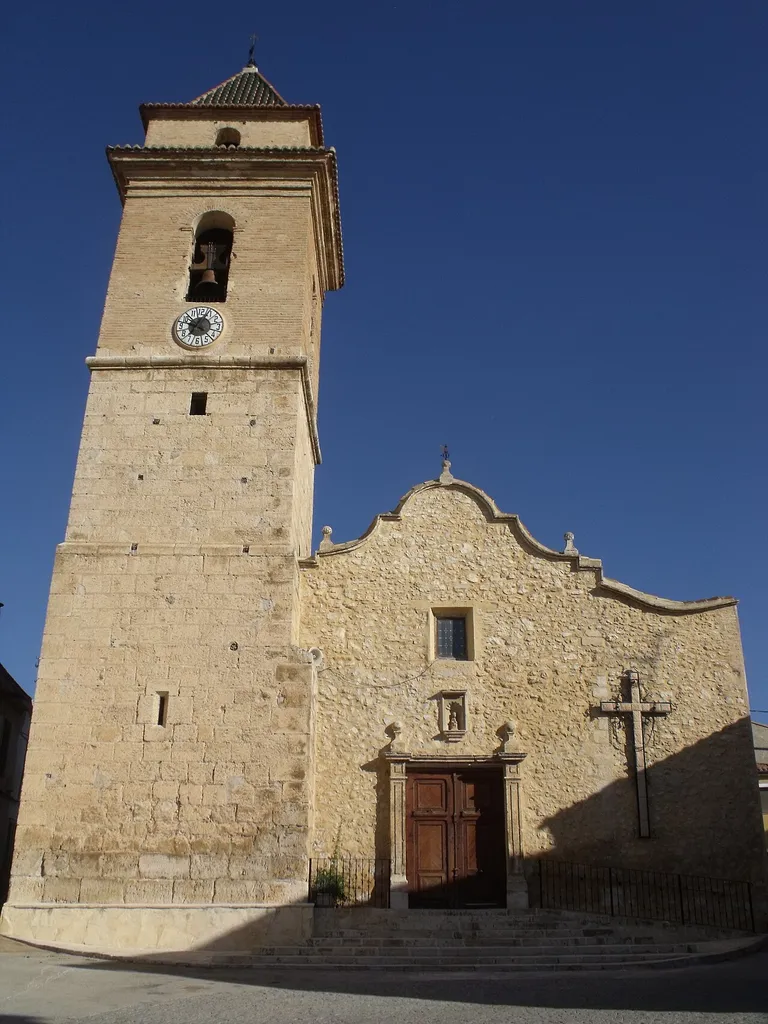 Fachada principal de la iglesia parroquial