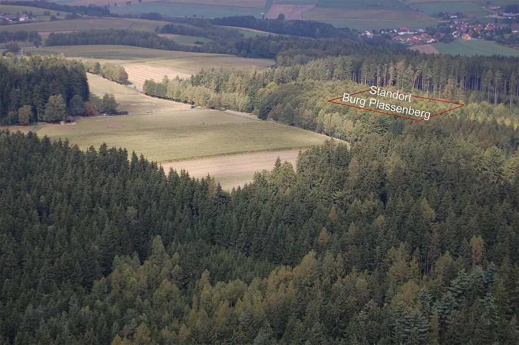 Gleiritsch, Burgstall Gleiritsch, Standort der Burg Plassenberg (2010) mit Sicht auf die Burgen Leuchtenberg, Tännesberg, Wildstein und Obermurach