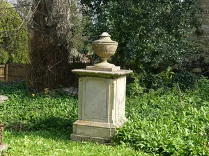 Unidentified monument, 2 metres south of Filmer Monument,in churchyard to north east of Holy Trinity Church