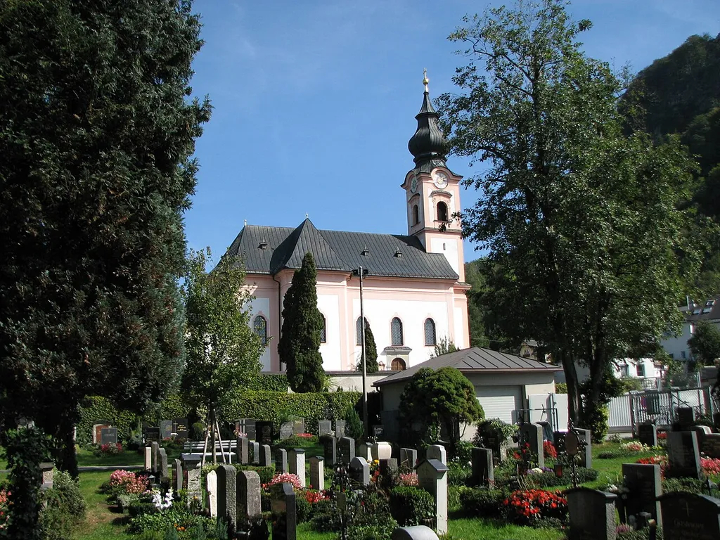 Kath. Pfarrkirche Gnigl, hl. Michael mit Friedhof
