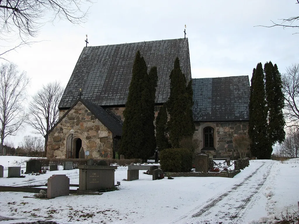 Össeby-Garns kyrka i Vallentuna kommun. Källa: eget foto, fotograf EnDumEn 11 februari 2009 This is a photo of an ecclesiastical monument in Sweden, number 21300000004876 (sub-number: 21400000444846) in the RAÄ buildings database.