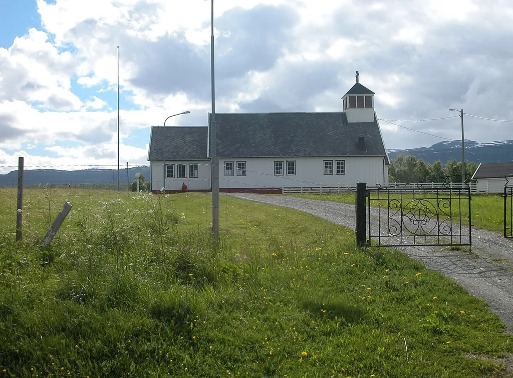 Sekkemo kirke. Foto: Iver Schonhowd. Fra Riksantikvarens Kulturminnesøk.
