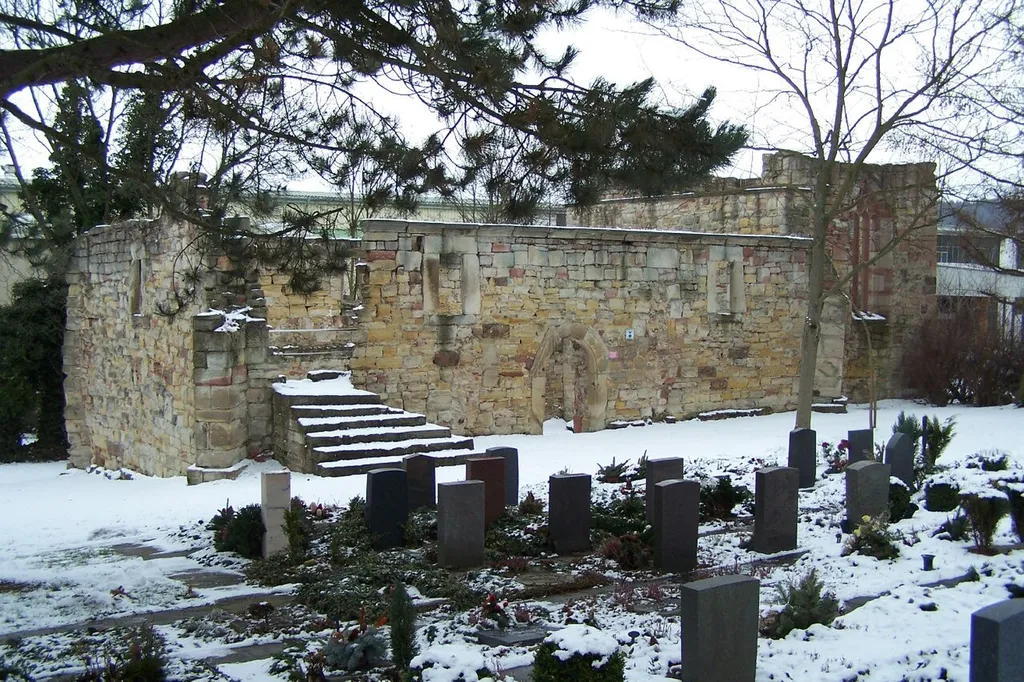 The ruins of the Husen-Kirche.