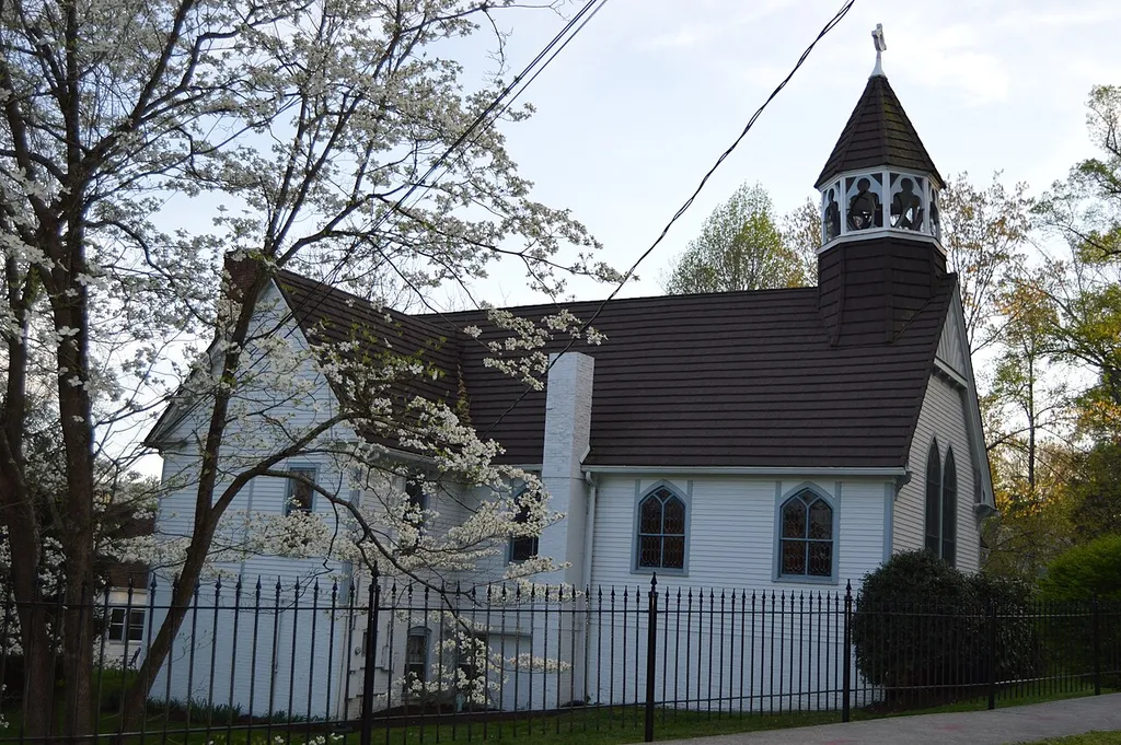 Eastern side and front of St. Mary's Episcopal Church, located at 131 Edgewood Road in Middlesboro, Kentucky, United States. Built in 1890, it is listed on the National Register of Historic Places.