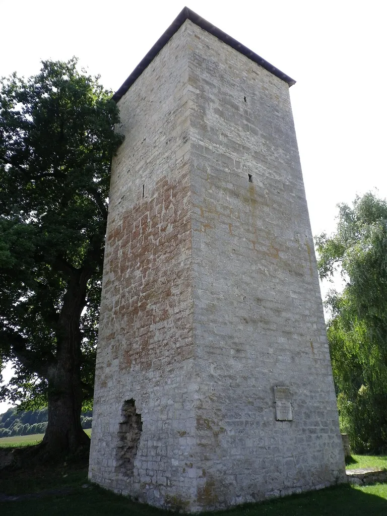 This is a photograph of an architectural monument.It is on the list of cultural monuments of Bayern, no. D-1-76-165-50.
