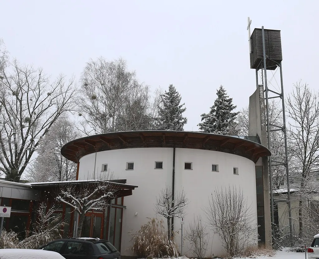 Herderstraße 1, Evangelisch-Lutherische Apostelkirche, Rosenheim